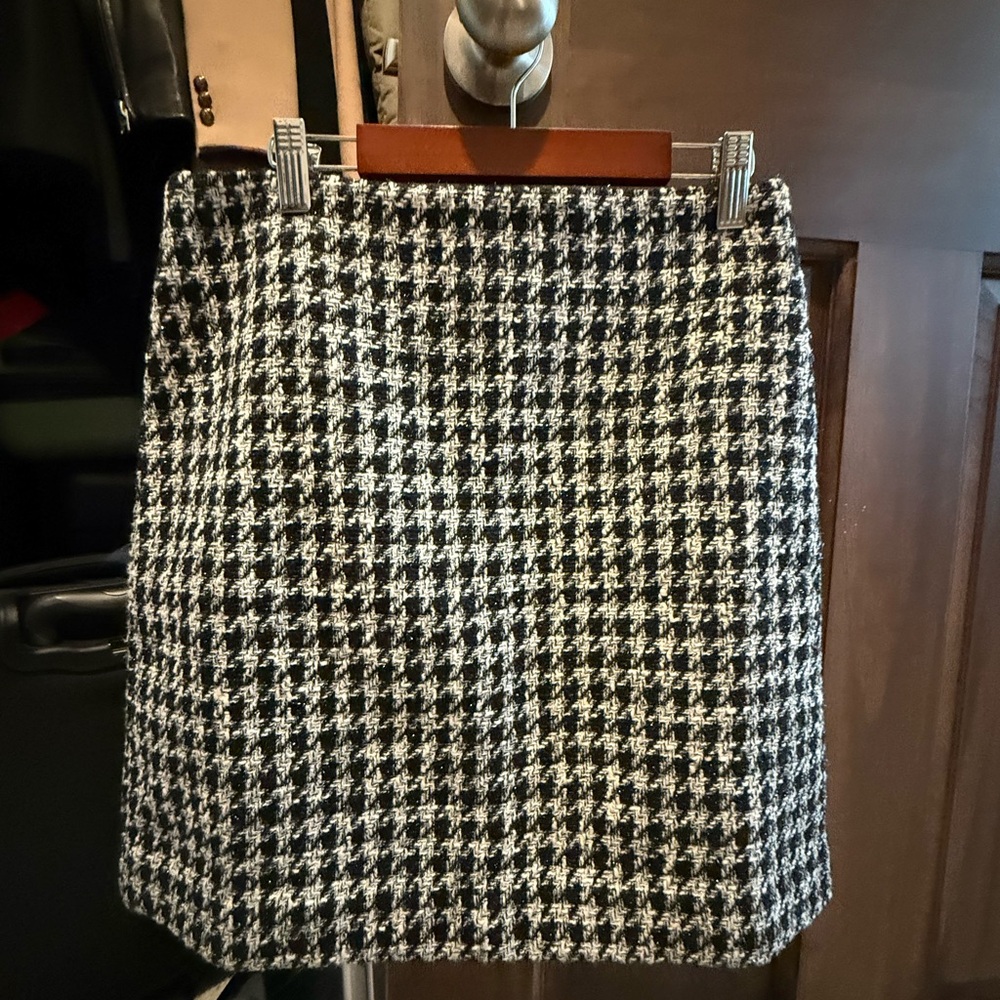 Loft tweed skirt size 2